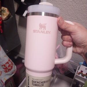 Stanley Rose Quartz 30oz Quencher Tumbler